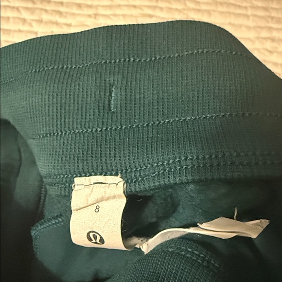 LuLuLemon Highrise Scuba 5in shorts with pockets - Picture 7 of 7